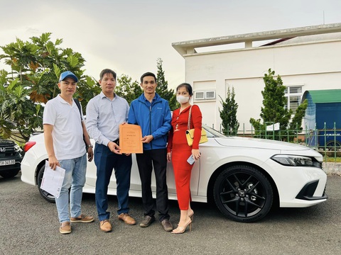 Vụ đại lý bán Honda Civic sơn lại: Khách đã nhận xe mới, không phải bỏ thêm chi phí lăn bánh - Ảnh 1. Vụ đại lý bán Honda Civic sơn lại: Khách đã nhận xe mới, không phải bỏ thêm chi phí lăn bánh - Ảnh 1.