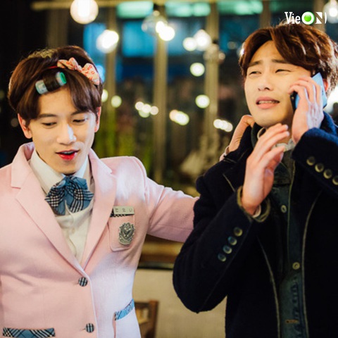 Top 5 người tình màn ảnh của Park Seo Joon - Ảnh 9. “Bộ đôi” Ji Sung và Park Seo Joon bùng nổ truyền thông khi vượt mặt hàng loạt ứng viên nặng ký để trở thành Cặp đôi đẹp nhất.
