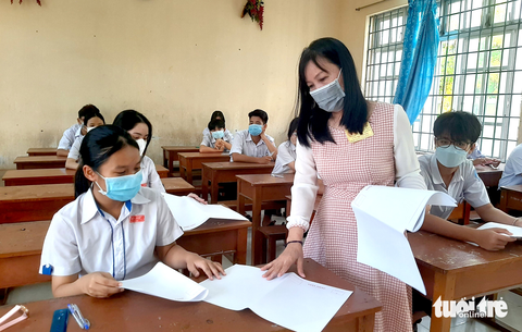 Học sinh thi tuyển vào lớp 10 năm học 2023-2024 tại hội đồng thi Trường THPT Nguyễn Trãi (TP Tuy Hòa, tỉnh Phú Yên) - Ảnh: TRUNG HIẾU Học sinh thi tuyển vào lớp 10 năm học 2023-2024 tại hội đồng thi Trường THPT Nguyễn Trãi (TP Tuy Hòa, tỉnh Phú Yên) - Ảnh: TRUNG HIẾU