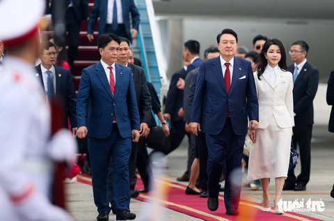 Tổng thống Hàn Quốc bắt đầu thăm chính thức Việt Nam - Ảnh 1. Tổng thống Hàn Quốc bắt đầu thăm chính thức Việt Nam - Ảnh 1.