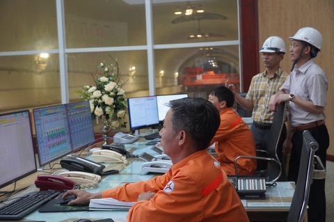 EVN khẳng định đáp ứng được điện cho miền Bắc từ ngày mai 23-6 - Ảnh 1. EVN khẳng định đáp ứng được điện cho miền Bắc từ ngày mai 23-6 - Ảnh 1.