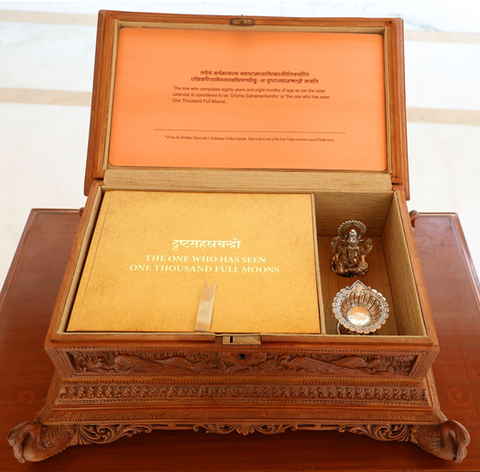 Chiếc hộp gỗ đàn hương cùng tượng Thần Ganesha mà ông Modi tặng ông Biden - Ảnh: ANI Chiếc hộp gỗ đàn hương cùng tượng Thần Ganesha ông Modi tặng ông Biden - Ảnh: ANI
