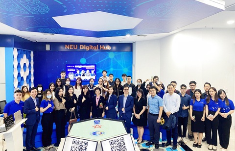 Nhiều chương trình hấp dẫn nguồn lực trẻ, nguồn lực công nghệ tại MB - Ảnh 3. Sinh viên có cơ hội tương tác trực tiếp với các chuyên gia MB tại talkshow