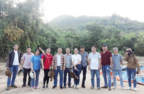 Nhóm nghiên cứu của ĐH Duy Tân tham gia đồng chủ trì một công bố quốc tế về khảo cổ Óc Eo - Ảnh 2. Các thành viên nhóm trong một chuyến nghiên cứu thực địa tại Óc Eo - Ba Thê (9-2020)