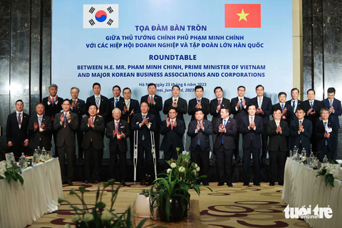 Những tỉ phú nổi tiếng nhất Hàn Quốc cùng xuất hiện tại Việt Nam - Ảnh 9. Những tỉ phú nổi tiếng nhất Hàn Quốc cùng xuất hiện tại Việt Nam - Ảnh 9.