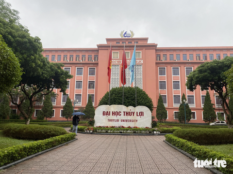 Trường đại học Thủy lợi nhắn tin, gọi điện chúc mừng thí sinh đủ điều kiện trúng tuyển - Ảnh 1. Trường đại học Thủy lợi nhắn tin, gọi điện chúc mừng thí sinh đủ điều kiện trúng tuyển - Ảnh 1.