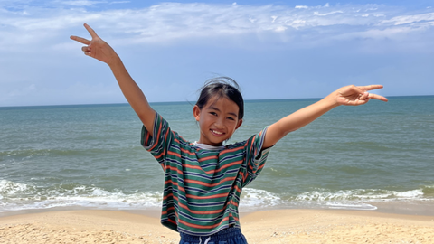 Ước mơ của Nhã - Ảnh 1. Quê biển chứ lần đầu tiên Thanh Nhã mới được biết và đi chơi ở biển - Ảnh: THÁI THANH