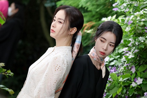 Kim Tae Hee lộ khuyết điểm gương mặt khi đọ sắc Lim Ji Yeon - Ảnh 5. Kim Tae Hee lộ khuyết điểm gương mặt khi đọ sắc Lim Ji Yeon - Ảnh 5.