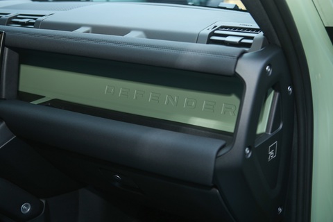 Defender bản kỷ niệm 75 năm ra mắt, số lượng giới hạn, giá từ 6,98 tỉ đồng - Ảnh 14. Defender bản kỷ niệm 75 năm ra mắt, số lượng giới hạn, giá từ 6,98 tỉ đồng - Ảnh 14.