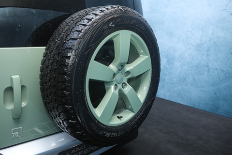 Defender bản kỷ niệm 75 năm ra mắt, số lượng giới hạn, giá từ 6,98 tỉ đồng - Ảnh 9. Defender bản kỷ niệm 75 năm ra mắt, số lượng giới hạn, giá từ 6,98 tỉ đồng - Ảnh 9.