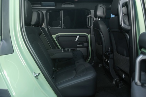 Defender bản kỷ niệm 75 năm ra mắt, số lượng giới hạn, giá từ 6,98 tỉ đồng - Ảnh 15. Defender bản kỷ niệm 75 năm ra mắt, số lượng giới hạn, giá từ 6,98 tỉ đồng - Ảnh 15.