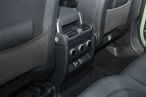 Defender bản kỷ niệm 75 năm ra mắt, số lượng giới hạn, giá từ 6,98 tỉ đồng - Ảnh 16. Defender bản kỷ niệm 75 năm ra mắt, số lượng giới hạn, giá từ 6,98 tỉ đồng - Ảnh 16.