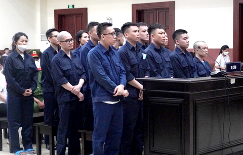 Quy định rõ đặt cọc để bảo vệ người mua nhà - Ảnh 6. Các bị cáo Công ty địa ốc Alibaba tại một phiên tòa xét xử vụ lừa đảo chiếm đoạt tài sản và rửa tiền - Ảnh: Đ.T.