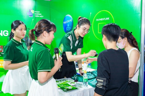 Lễ hội Cashless Town: ‘Tân binh’ AppotaPay hút 5.000 khách tham quan - Ảnh 1. Lễ hội Cashless Town: ‘Tân binh’ AppotaPay hút 5.000 khách tham quan - Ảnh 1.