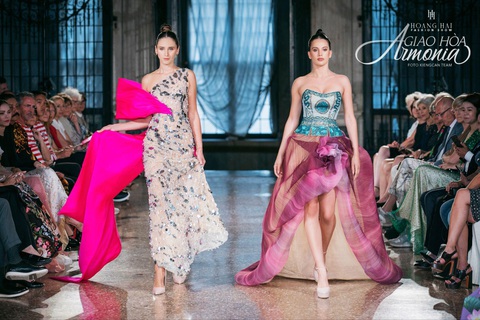 Những ‘điểm hồng’ rực rỡ tại show diễn ‘Giao Hoà - Armonia’ - Ảnh 2. Những ‘điểm hồng’ rực rỡ tại show diễn ‘Giao Hoà - Armonia’ - Ảnh 2.