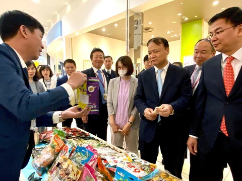 Long nhãn, mật dừa nước... Việt Nam lần đầu xuất hiện tại siêu thị Nhật Bản - Ảnh 1. Long nhãn, mật dừa nước... Việt Nam lần đầu xuất hiện tại siêu thị Nhật Bản - Ảnh 1.