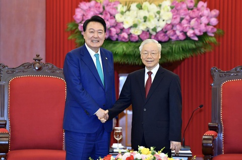 Tổng bí thư Nguyễn Phú Trọng tiếp Tổng thống Hàn Quốc Yoon Suk Yeol - Ảnh 1. Tổng bí thư Nguyễn Phú Trọng tiếp Tổng thống Hàn Quốc Yoon Suk Yeol chiều 23-6 - Ảnh: TUẤN HUY