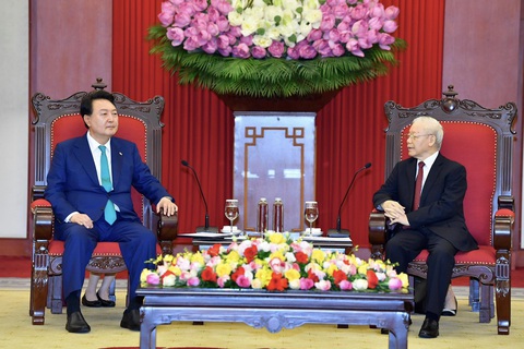 Tổng bí thư Nguyễn Phú Trọng tiếp Tổng thống Hàn Quốc Yoon Suk Yeol - Ảnh 3. Tổng thống Hàn Quốc Yoon Suk Yeol tin tưởng chuyến thăm lần này sẽ là sự khởi đầu mới cho 30 năm tiếp theo của quan hệ hai nước Hàn Quốc - Việt Nam - Ảnh: TUẤN HUY