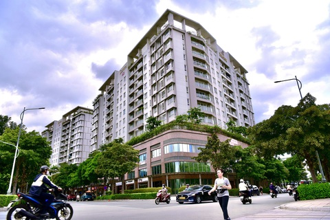 Quy định rõ đặt cọc để bảo vệ người mua nhà - Ảnh 3. Dự án Sarimi (phường An Lợi Đông, TP Thủ Đức) đến nay vẫn chưa đủ điều kiện làm sổ hồng - Ảnh: T.T.D.