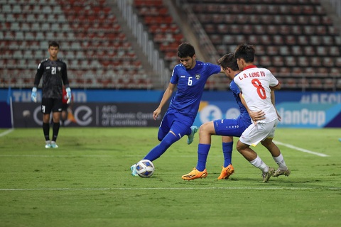 U17 Việt Nam - U17 Uzbekistan (hiệp 1) 0-1: Shodiboev mở tỉ số - Ảnh 1. U17 Việt Nam gặp khó trước U17 Uzbekistan - Ảnh: AFC