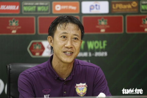 HLV Công An Hà Nội kì vọng Quang Hải giúp đội vô địch V-League - Ảnh 4. HLV đội Hà Tĩnh Nguyễn Thành Công sau trận thua Công An Hà Nội - Ảnh: ĐỨC KHUÊ