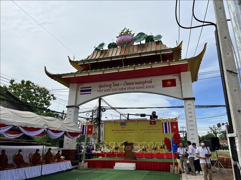 Khánh thành Cổng chào Việt Nam đầu tiên tại Thái Lan - Ảnh 1. Cổng chào Việt Nam trên đường Việt kiều lưu niệm tỉnh Nong Khai, Đông Bắc Thái Lan - Ảnh: TTXVN