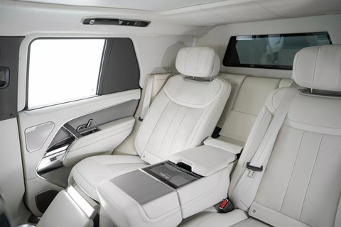 Range Rover đời mới có bản độ bọc thép đầu tiên - Ảnh 2. Tuy nhiên, khi nhìn từ bên trong, có thể thấy các tấm thân đã được làm dày hơn đáng kể. Nhiều khu vực bảo vệ được thêm vào, chẳng hạn tại khung cửa sổ tại đuôi xe - Ảnh: Inkas