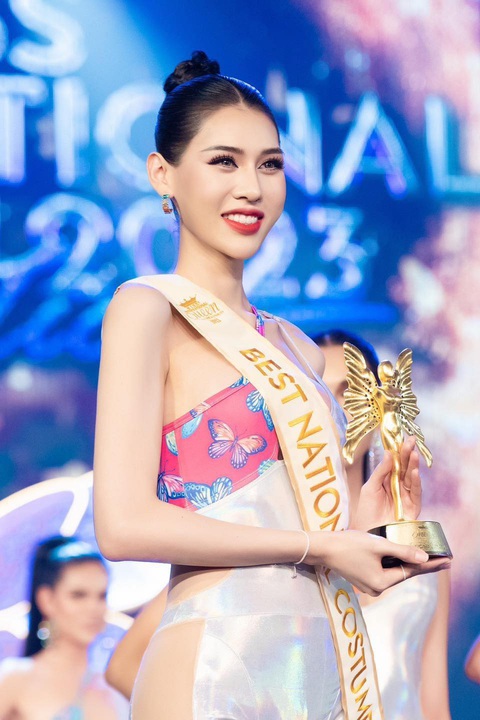 Dịu Thảo xin lỗi vì 'out' Top 6 Miss International Queen 2023 - Ảnh 1. Nguyễn Hà Dịu Thảo nhận 3 giải thưởng phụ và dừng chân ở Top 11 Miss International Queen 2023