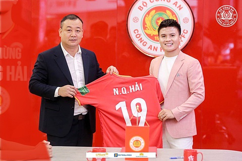 Mảnh ghép hoàn hảo Quang Hải - Ảnh 1. Quang Hải ra mắt CLB Công An Hà Nội vào trưa 23-6 - Ảnh: CAHN