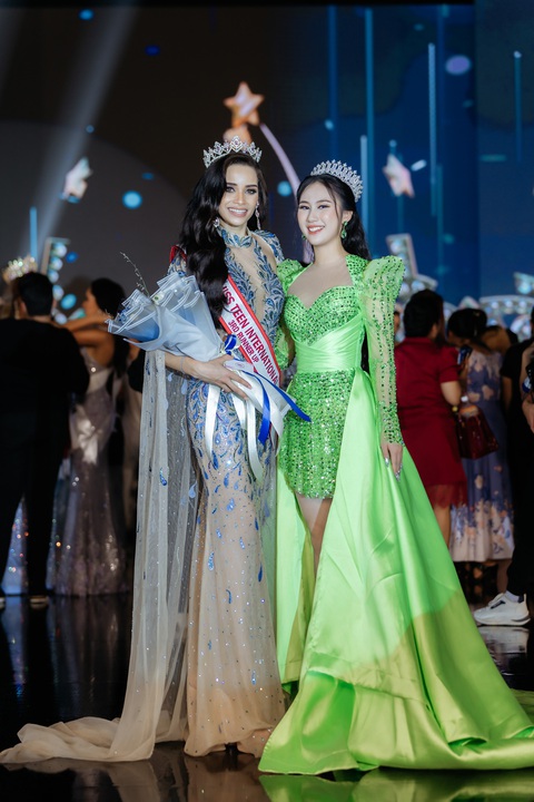 Miss Teen Grand International 2023 cùng với Miss Teen International 2023 Miss Teen Grand International 2023 cùng với Miss Teen International 2023