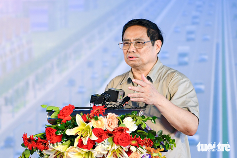 Thủ tướng phát lệnh khởi công dự án đường vành đai 4 - vùng thủ đô trị giá gần 86.000 tỉ - Ảnh 3. Thủ tướng chỉ đạo tại lễ khởi công dự án - Ảnh: NAM TRẦN