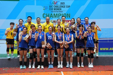 Thanh Thúy nhận giải Cầu thủ xuất sắc nhất AVC Challenge Cup 2023 - Ảnh 3. Tuyển bóng chuyền nữ Việt Nam với danh hiệu AVC Challenge Cup 2023 - Ảnh: THU THẢO