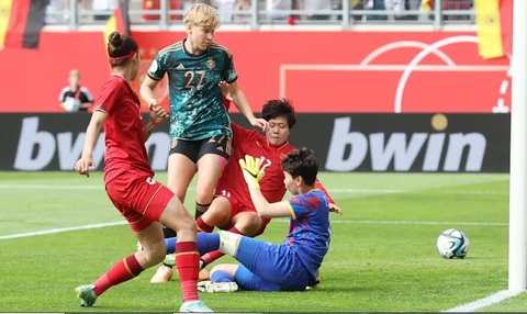 Báo Đức: 'Tuyển nữ Việt Nam có thể gây bất ngờ ở World Cup' - Ảnh 1. Báo chí Đức rất bất ngờ với sự "dũng cảm và nhanh nhẹn" của tuyển nữ Việt Nam - Ảnh: BILD