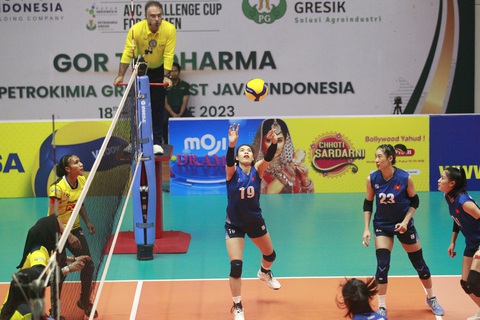 Thanh Thúy nhận giải Cầu thủ xuất sắc nhất AVC Challenge Cup 2023 - Ảnh 2. Đoàn Thị Lâm Oanh (số 19) là Chuyền hai xuất sắc nhất giải - Ảnh: AVC