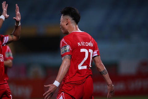 Hạ Bình Dương, Viettel chắc suất top 8 tại V-League 2023 - Ảnh 3. Đức Chiến với màn ăn mừng kiểu Cristiano Ronaldo - Ảnh: MINH ĐỨC