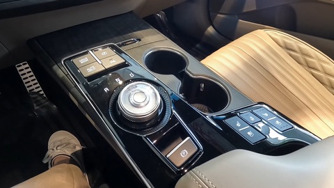Kia K8 lần đầu lộ diện tại Việt Nam - Ảnh 15. Kia K8 lần đầu lộ diện tại Việt Nam - Ảnh 15.