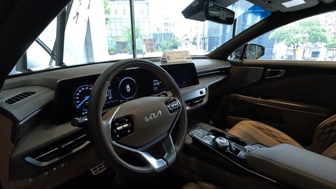 Kia K8 lần đầu lộ diện tại Việt Nam - Ảnh 13. Kia K8 lần đầu lộ diện tại Việt Nam - Ảnh 13.
