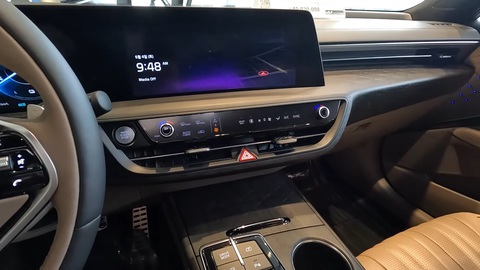 Kia K8 lần đầu lộ diện tại Việt Nam - Ảnh 12. Kia K8 lần đầu lộ diện tại Việt Nam - Ảnh 12.