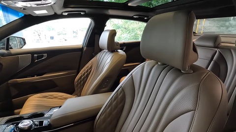 Kia K8 lần đầu lộ diện tại Việt Nam - Ảnh 14. Kia K8 lần đầu lộ diện tại Việt Nam - Ảnh 14.