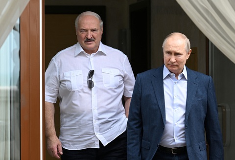Tổng thống Belarus Alexander Lukashenko (trái) là đồng minh thân cận của Tổng thống Nga Vladimir Putin, đồng thời đã quen biết trùm Wagner Prigozhin hơn 20 năm - Ảnh: REUTERS Tổng thống Belarus Alexander Lukashenko (trái) là đồng minh thân cận của Tổng thống Nga Vladimir Putin, đồng thời đã quen biết trùm Wagner Prigozhin hơn 20 năm - Ảnh: REUTERS
