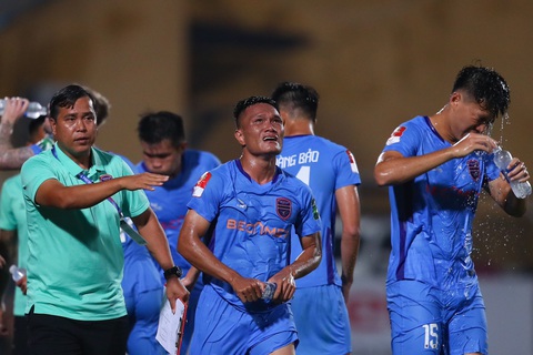 Hạ Bình Dương, Viettel chắc suất top 8 tại V-League 2023 - Ảnh 4. Quang Hùng bật khóc khi ghi bàn cho Bình Dương - Ảnh: MINH ĐỨC