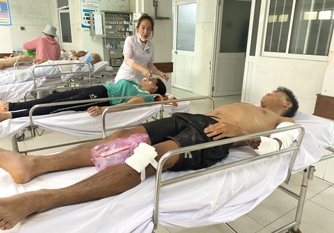 VFF chia buồn với đau thương của gia đình cầu thủ Võ Minh Hiếu - Ảnh 3. Cầu thủ Lương Quang Huy, CLB trẻ Quảng Nam, nằm cấp cứu trong Bệnh viện Đa khoa tỉnh Quảng Nam sau tai nạn - Ảnh: LÊ TRUNG