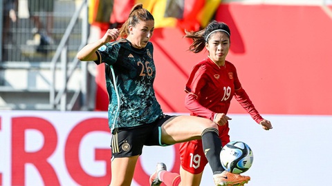 Bàn thắng của Thanh Nhã và sự tự tin ở World Cup - Ảnh 1. Thanh Nhã (phải) chỉ cần một cú sút để tạo ra dấu ấn trước tuyển nữ Đức - Ảnh: GETTY