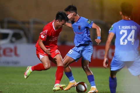 Hạ Bình Dương, Viettel chắc suất top 8 tại V-League 2023 - Ảnh 1. Viettel (áo đỏ) chắc suất top 8 sau chiến thắng trước Bình Dương - Ảnh: MINH ĐỨC
