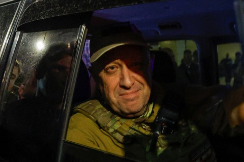 Trùm Wagner Yevgeny Prigozhin trên xe rời thành phố Rostov-on-Don của Nga, ngày 24-6 - Ảnh: REUTERS Trùm Wagner Yevgeny Prigozhin trên xe rời thành phố Rostov-on-Don của Nga, ngày 24-6 - Ảnh: REUTERS