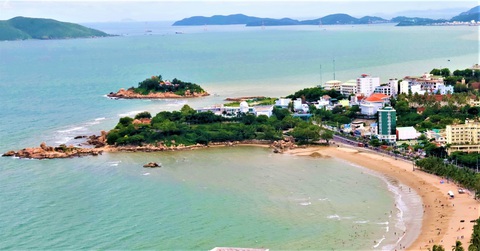 Sứa đốt chằng chịt trên cánh tay bé gái sau khi tắm biển Nha Trang - Ảnh 3. Khu vực biển Hòn Chồng nơi xuất hiện sứa cắn - Ảnh: THỤC NGHI