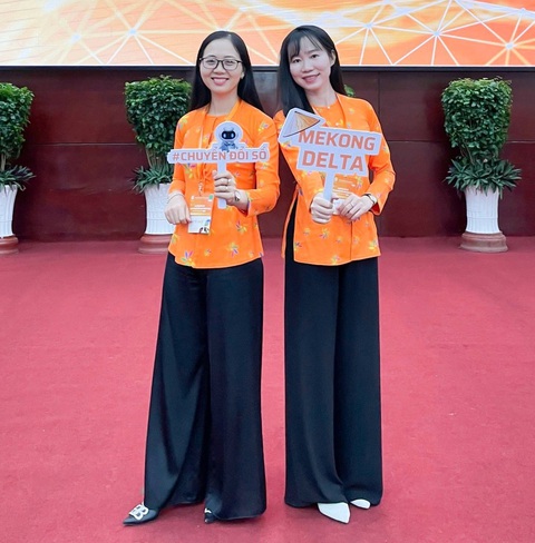 Tổ chức festival áo bà ba, vải được dệt bằng tơ khóm - Ảnh 1. Vải may áo tại festival áo bà ba sẽ được dệt bằng tơ khóm - Ảnh: HỒNG GẤM