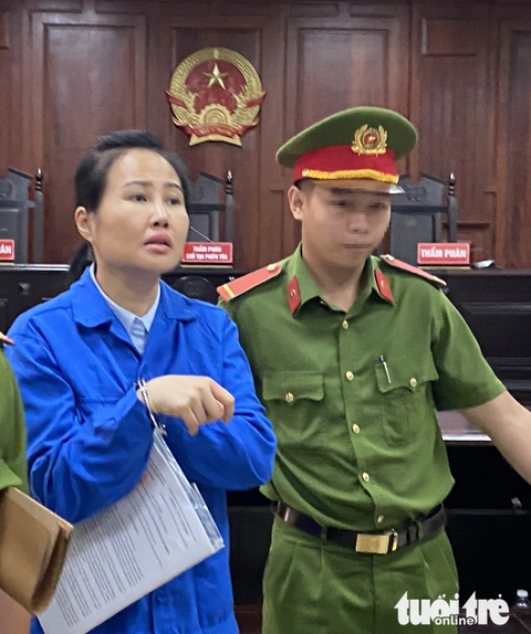 Vụ Sở Y tế Cần Thơ: bà Hoàng Thị Thúy Nga muốn hoãn phiên tòa để khắc phục toàn bộ thiệt hại - Ảnh 1. Bị cáo Hoàng Thị Thúy Nga - Ảnh: TUYẾT MAI