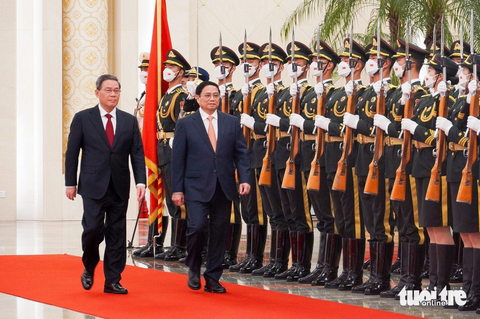Hai nhà lãnh đạo bước đi trên thảm đỏ tại Đại lễ đường Nhân dân - Ảnh: NGỌC AN Hai nhà lãnh đạo bước đi trên thảm đỏ tại Đại lễ đường Nhân dân - Ảnh: NGỌC AN