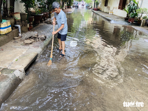 Cả ngàn người khổ vì nước ngập sau mưa suốt 5 năm, địa phương nói gì? - Ảnh 4. Cả ngàn người khổ vì nước ngập sau mưa suốt 5 năm, địa phương nói gì? - Ảnh 4.